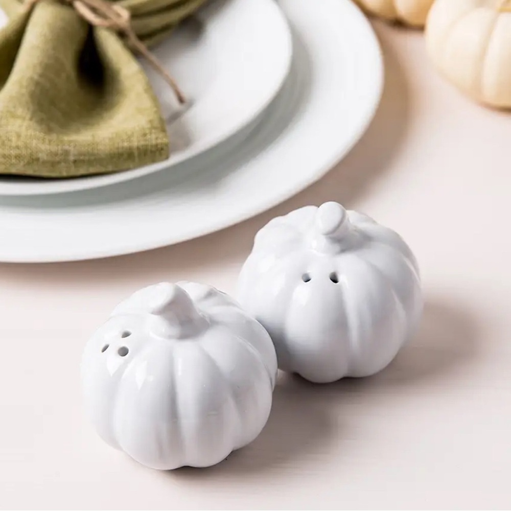New Pumpkin Salt and Pepper Shaker Set